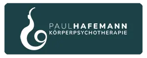 Weißes Logo auf Hintergrund in Türkisfarbe von Paul Hafemann Körperpsychotherapie
